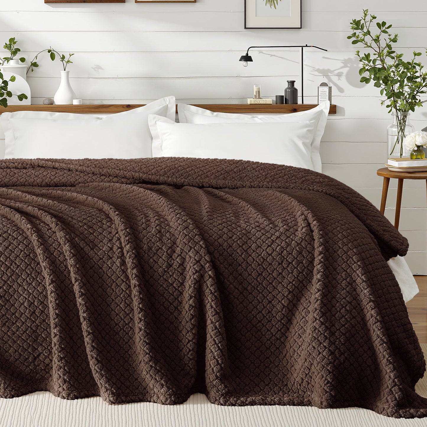 Exclusivo Mezcla Twin Size Flannel Fleece Blanket, Super Soft Jacquard Bed Blanket, Lightweight Fuzzy Warm for All Seasons, 60x80 Inches, Coffee