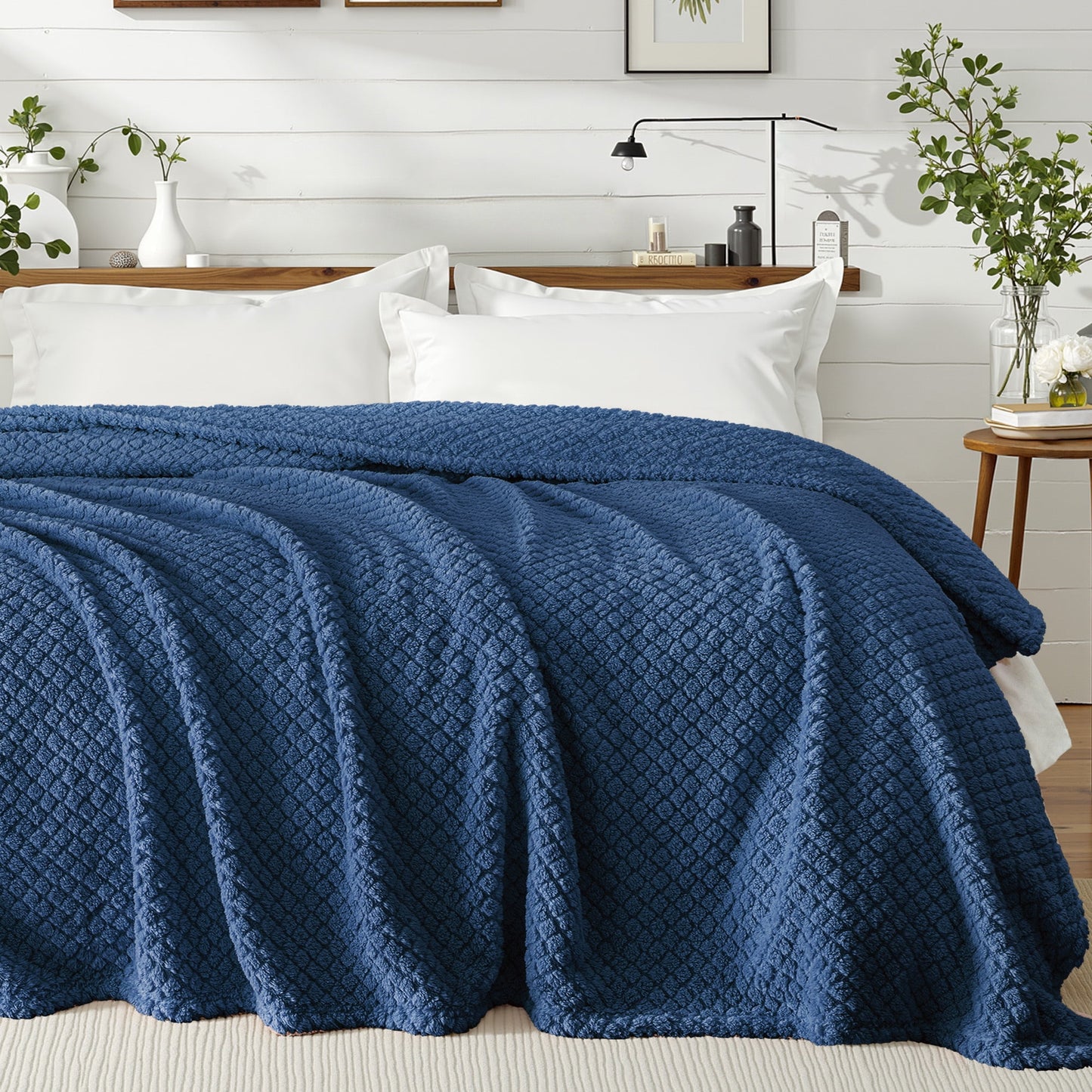 Exclusivo Mezcla Twin Size Flannel Fleece Blanket, Super Soft Jacquard Bed Blanket, Lightweight Fuzzy Warm for All Seasons, 60x80 Inches, Navy Blue