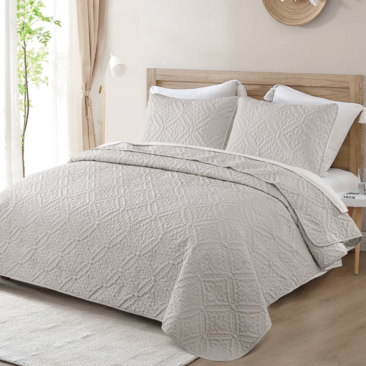 Exclusivo Mezcla King Quilt Bedding Set, Lightweight Soft Bedspreads Coverlets with 2 Pillow Shams, Modern Light Grey Oversized Quilts King Size for All Seasons