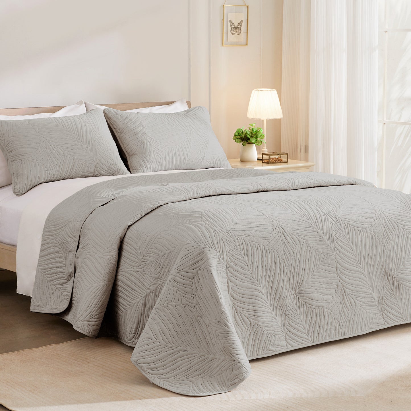 Exclusivo Mezcla Ultrasonic Full Queen Size Quilt Set Light Grey, 3 Pieces Lightweight Bedspread Leaf Pattern Bed Cover Soft Microfiber Coverlet Bedding Set for All Seasons