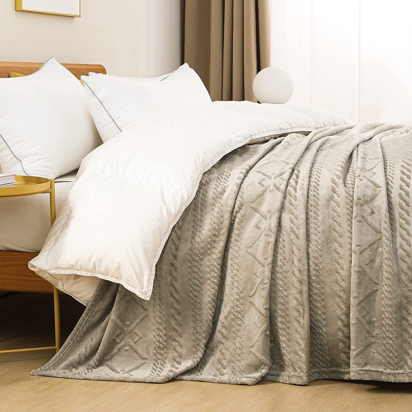 Exclusivo Mezcla Queen Size Soft Bed Blanket, Warm Fuzzy Luxury Bed Blankets, Decorative Geometry Pattern Plush Throw Blanket for Bed, 90x90 Inches, Champagne