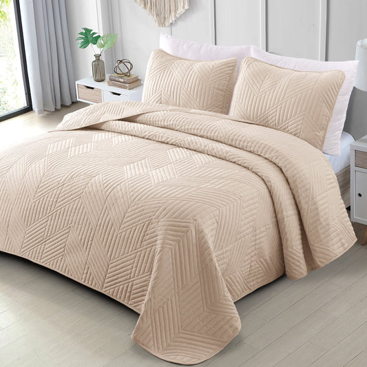 Exclusivo Mezcla California King Quilt Bedding Set, Lightweight Brich Beige Oversized King Bedspreads Soft Modern Geometric Coverlet Set for All Seasons (1 Quilt and 2 Pillow Shams)