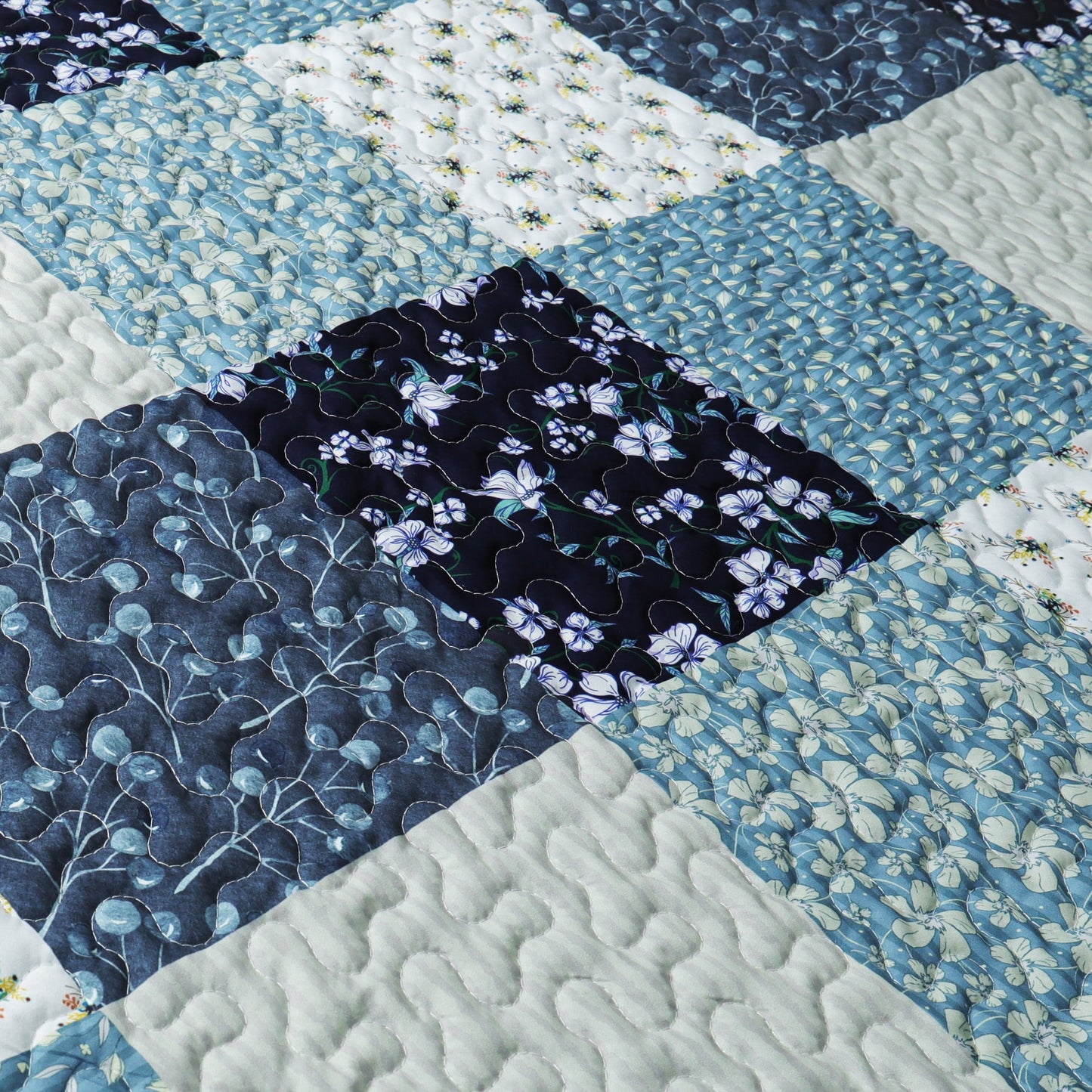 Exclusivo Mezcla Microfiber Boho Patchwork Pattern Quilted Throw Blanket for Bed/Couch/Sofa, Soft and Lightweight (50"x 60", Blue)