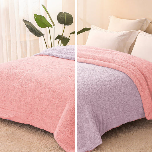 Exclusivo Mezcla Queen Size Reversible Sherpa Fleece Blanket, Soft Plush Blanket for Bed Sofa, Warm Fluffy Blankets for All Season, 90x90 Inches, Light Pink/ Light Purple