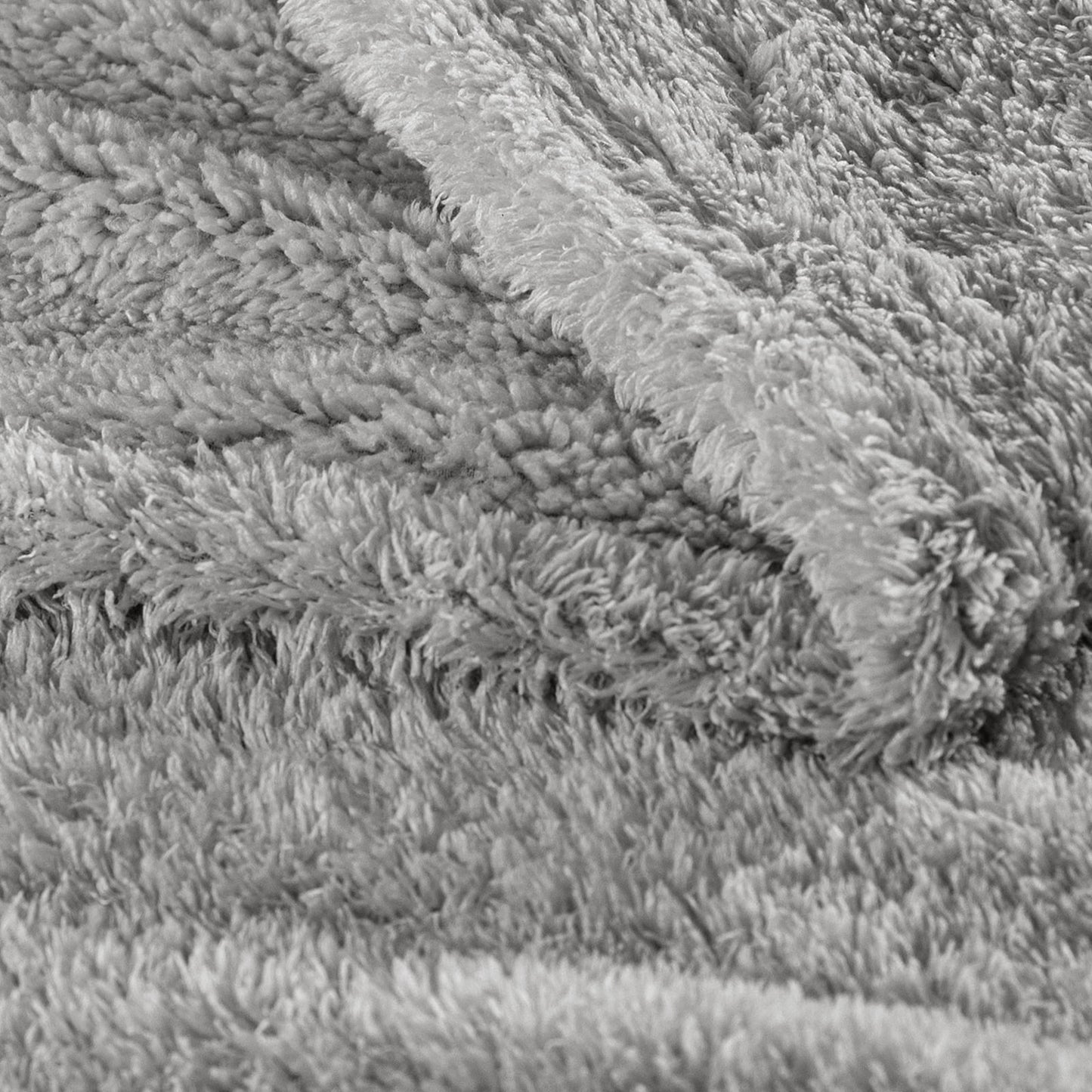 Exclusivo Mezcla Fuzzy Fleece Bed Blanket, Lightweight Fluffy Solid Velvet Blankets Queen Size, Suitable for All Seasons, 90x90 Inches, Light Grey