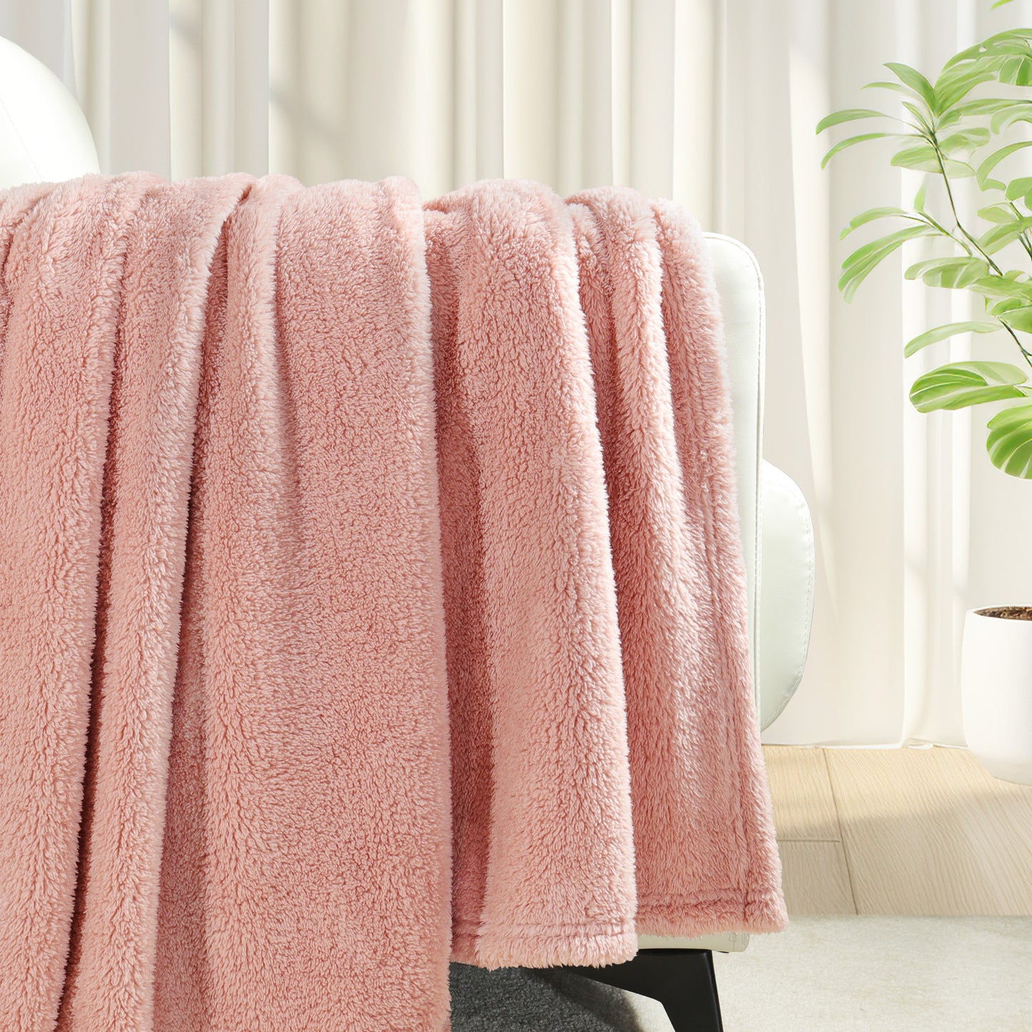 Exclusivo Mezcla Soft Fleece Throw Blanket for Couch, Super Soft Velvet Plush Bed Blanket, Fuzzy Cozy Blankets for All Seasons, 50x60 Inches, Pink Blanket