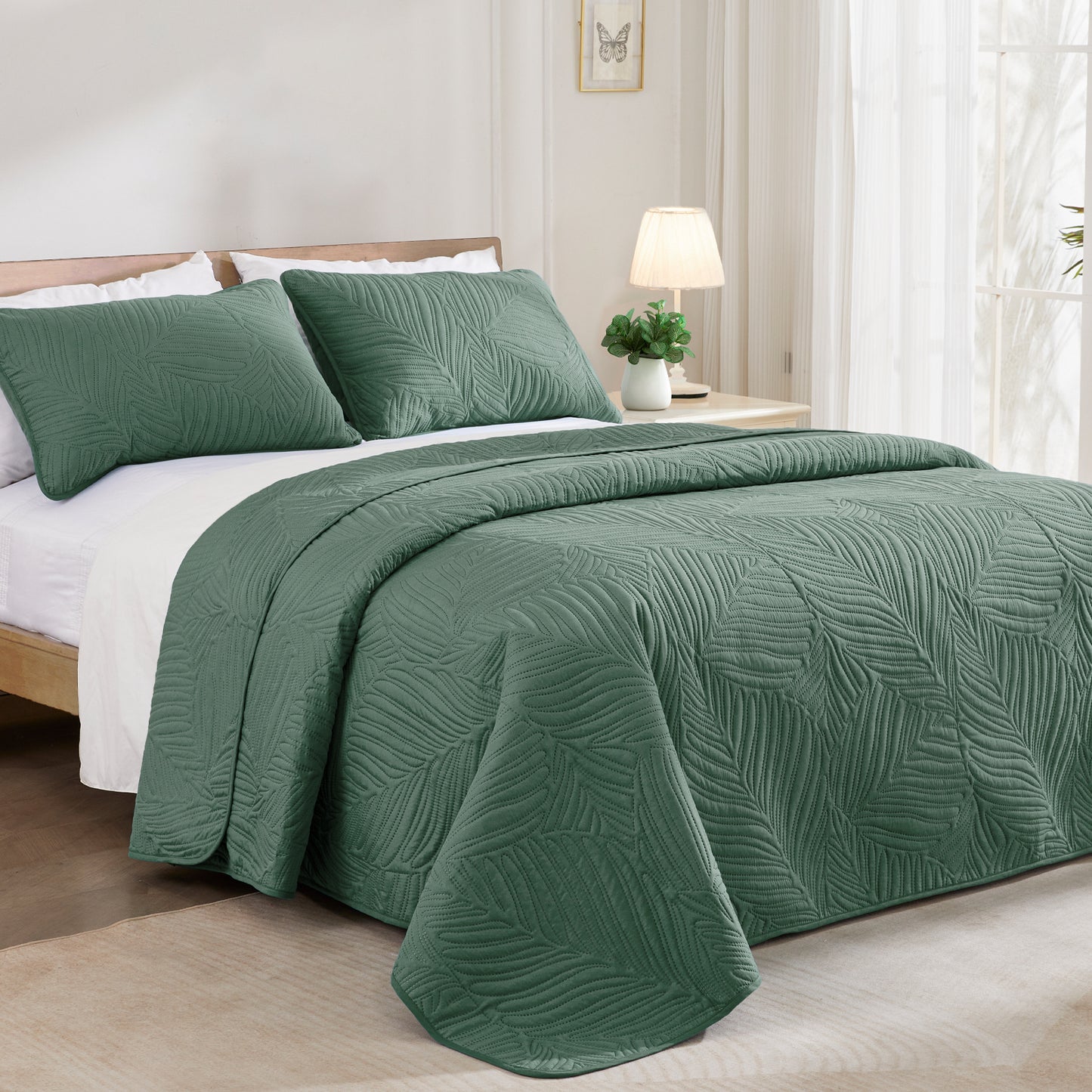 Exclusivo Mezcla California King Quilt Set Green, Lightweight Bedspread Leaf Pattern Bed Cover Soft Coverlet Bedding Set(1 Quilt, 2 Pillow Shams)