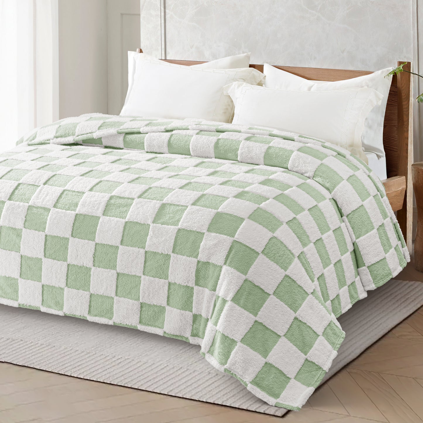 Exclusivo Mezcla Fleece Blanket King Size, Cozy Lightweight Fuzzy Checkered Blanket for Bed, Suitable for All Season, Sage Green, 90" x 104"