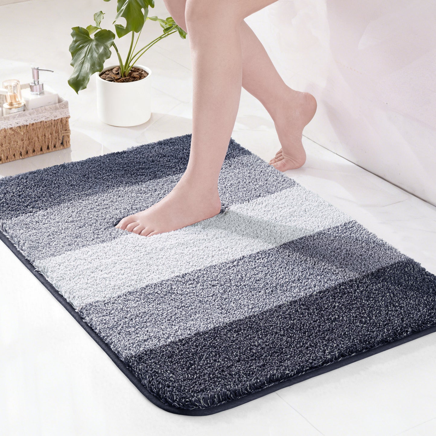 Exclusivo Mezcla Bathroom Rugs Mat 20x30, Extra Soft Non Slip Absorbent Water Microfiber Bath Rugs, Machine Washable Quick Dry Bath Mats for Bathroom Floor, Shower, Home Decor, Gradient Navy Blue