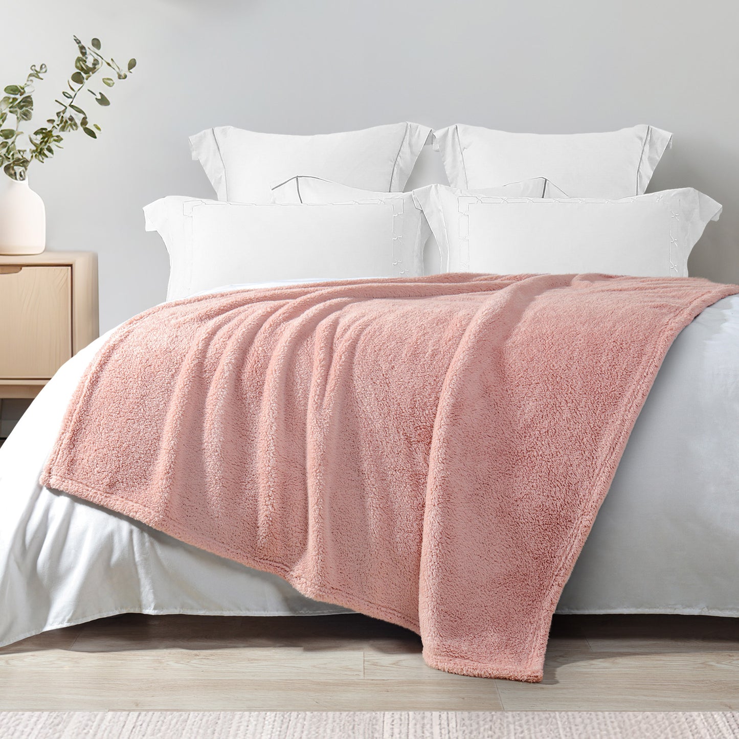 Exclusivo Mezcla Soft Fleece Throw Blanket for Couch, Super Soft Velvet Plush Bed Blanket, Fuzzy Cozy Blankets for All Seasons, 50x60 Inches, Pink Blanket