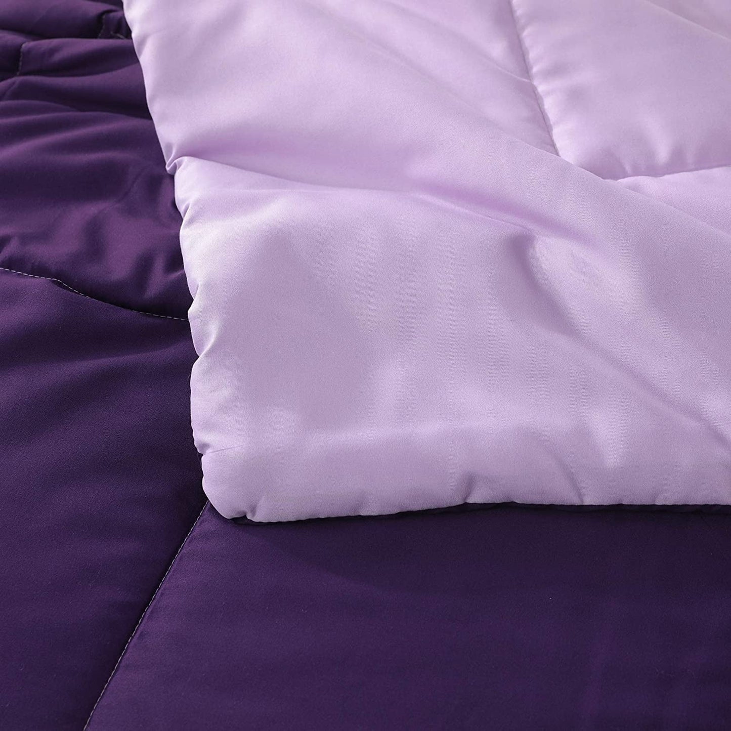 Exclusivo Mezcla Lightweight Reversible 3-Piece Comforter Set All Seasons, Down Alternative Comforter with 2 Pillow Shams, Queen Size, Deep Purple/ Lilac