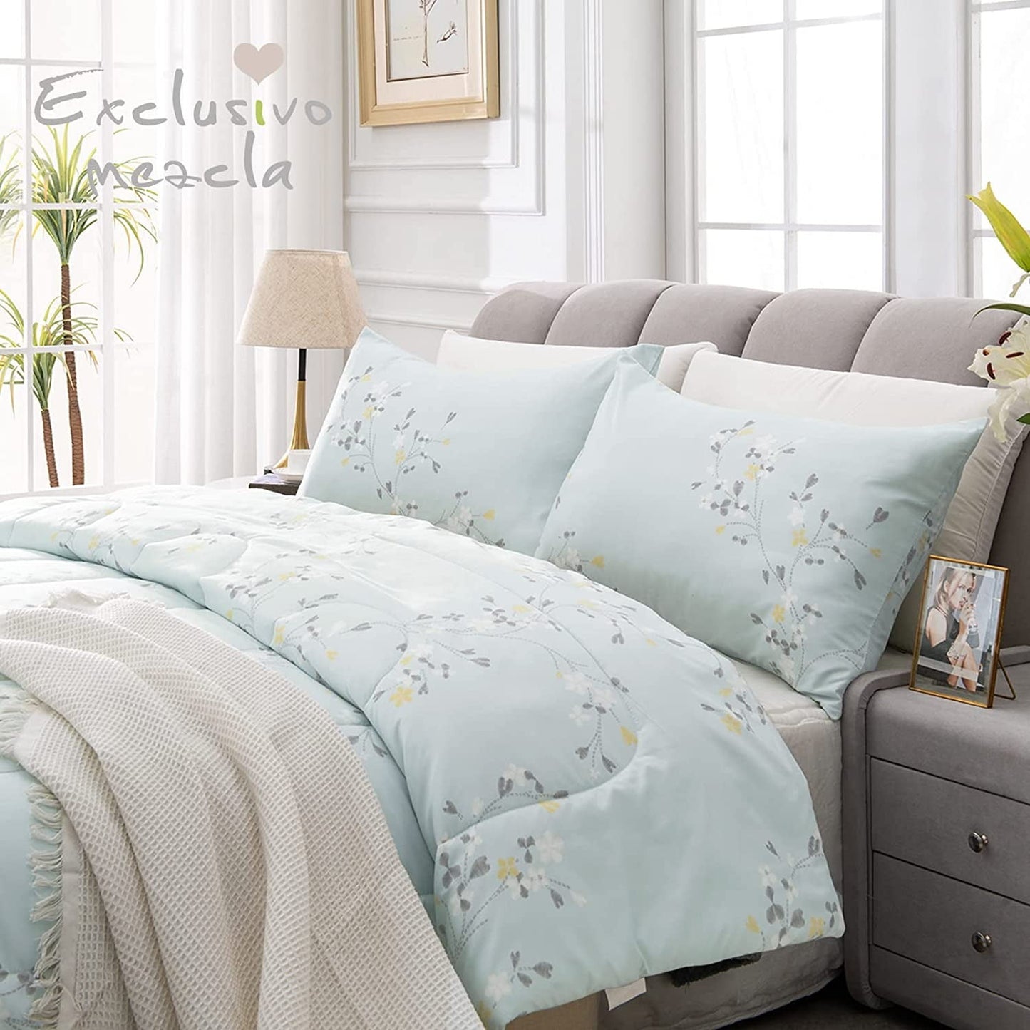 Exclusivo Mezcla 3-Piece Floral King Size Comforter Set, Microfiber Bedding Down Alternative Comforter for All Seasons with 2 Pillow Shams, Baby Blue