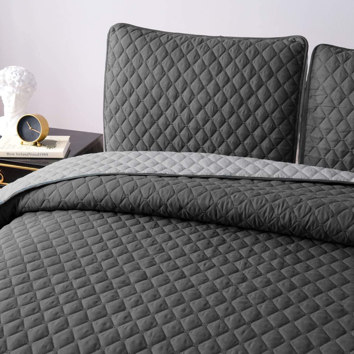 Exclusivo Mezcla Ultrasonic Reversible 3 Piece Full/ Queen Size Quilt Set with Pillow Shams, Lightweight Bedspread/ Coverlet/ Bed Cover - (Grey, 92"x88")