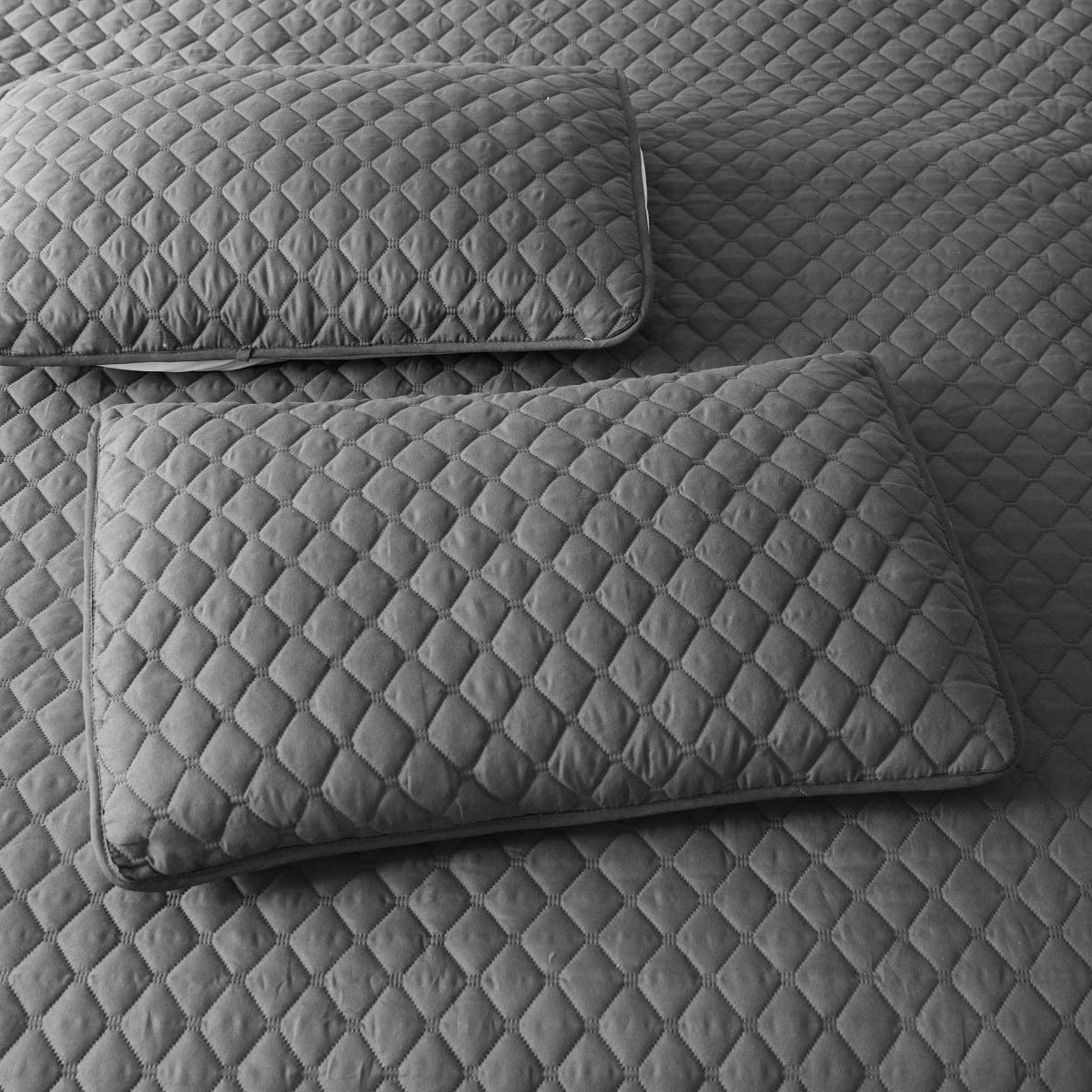 Exclusivo Mezcla Ultrasonic Reversible 3 Piece Full/ Queen Size Quilt Set with Pillow Shams, Lightweight Bedspread/ Coverlet/ Bed Cover - (Grey, 92"x88")