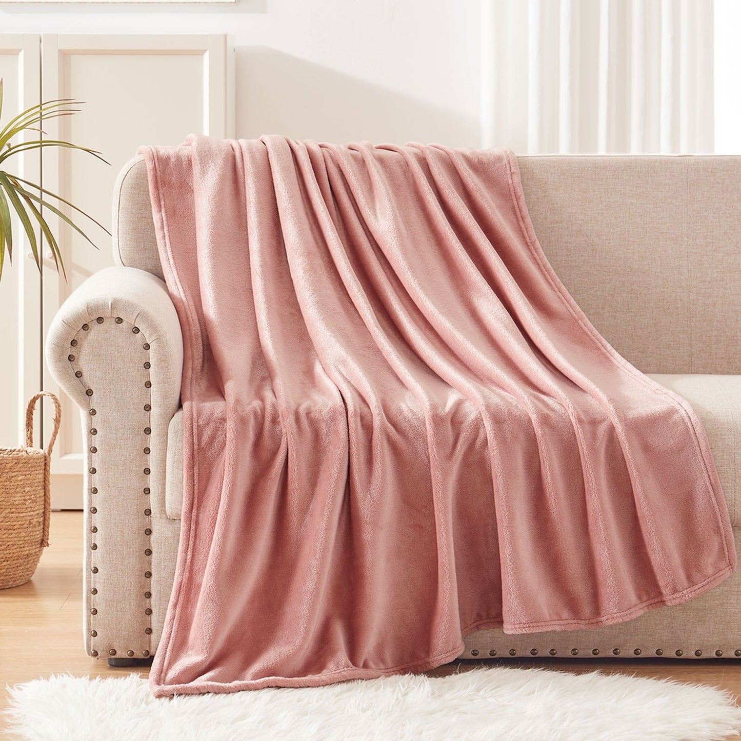 Exclusivo Mezcla Large Flannel Fleece Velvet Plush Large Throw Blanket ¨C 50" x 60" (Pink)