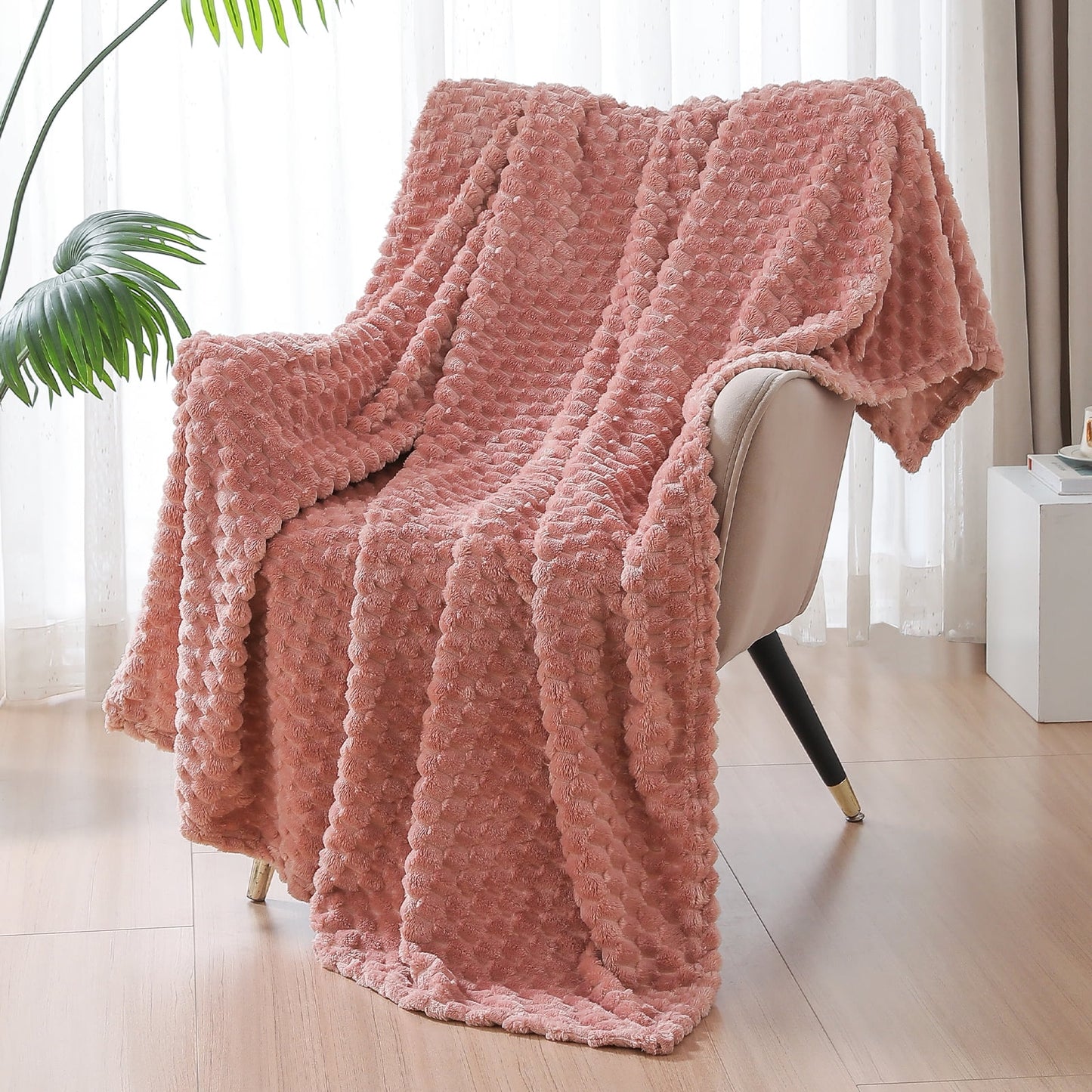 Exclusivo Mezcla Large Soft Fleece Throw Blanket, 50x70 Inches Stylish Jacquard Throw Blanket for Couch, Cozy, Warm, Lightweight and Decorative Dusty Pink Blanket