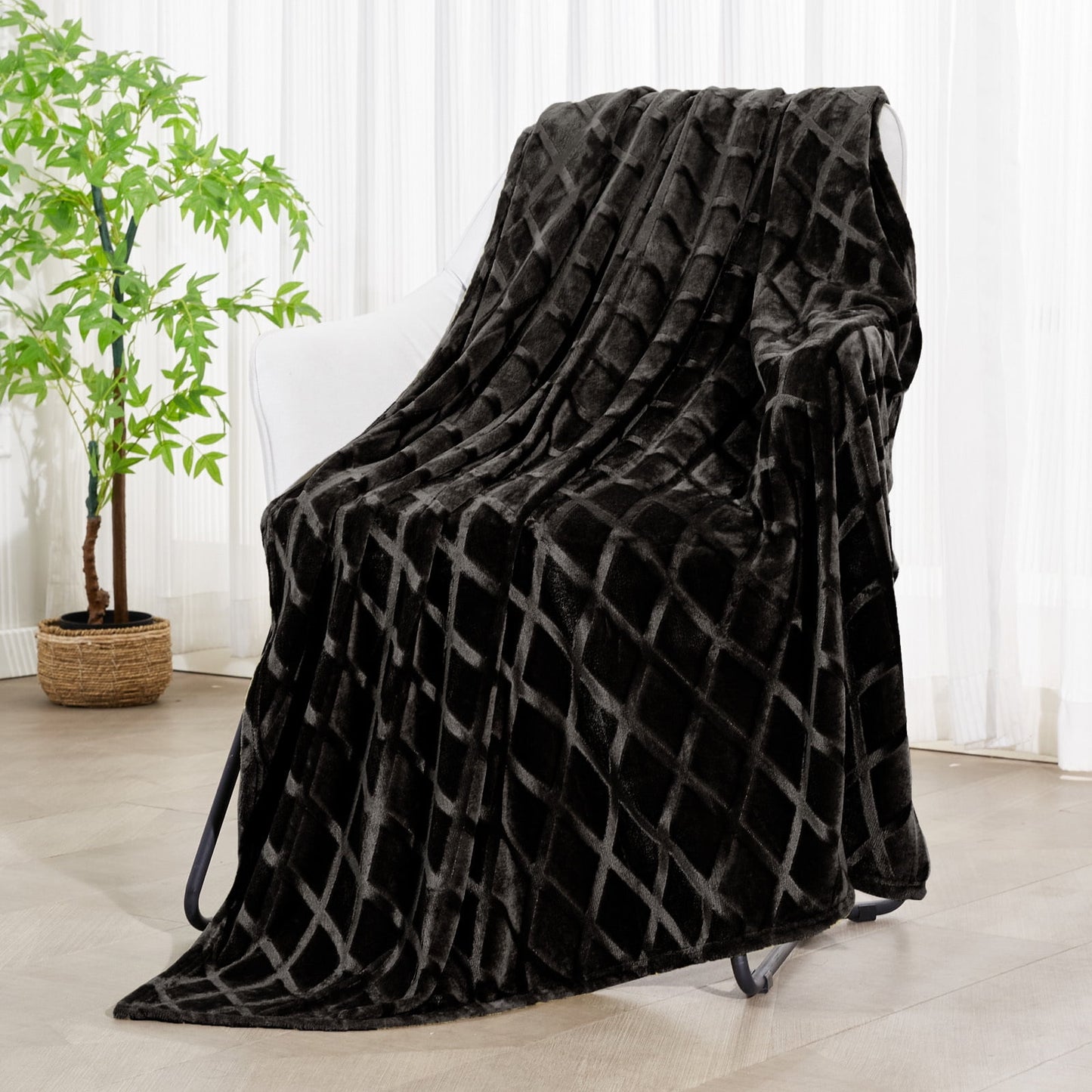 Exclusivo Mezcla Large Soft Throw Blanket for Couch, 50x70 Inches Diamond Geometry Pattern Velvet Fleece Blanket, Cozy, Warm and Lightweight Black Blanket