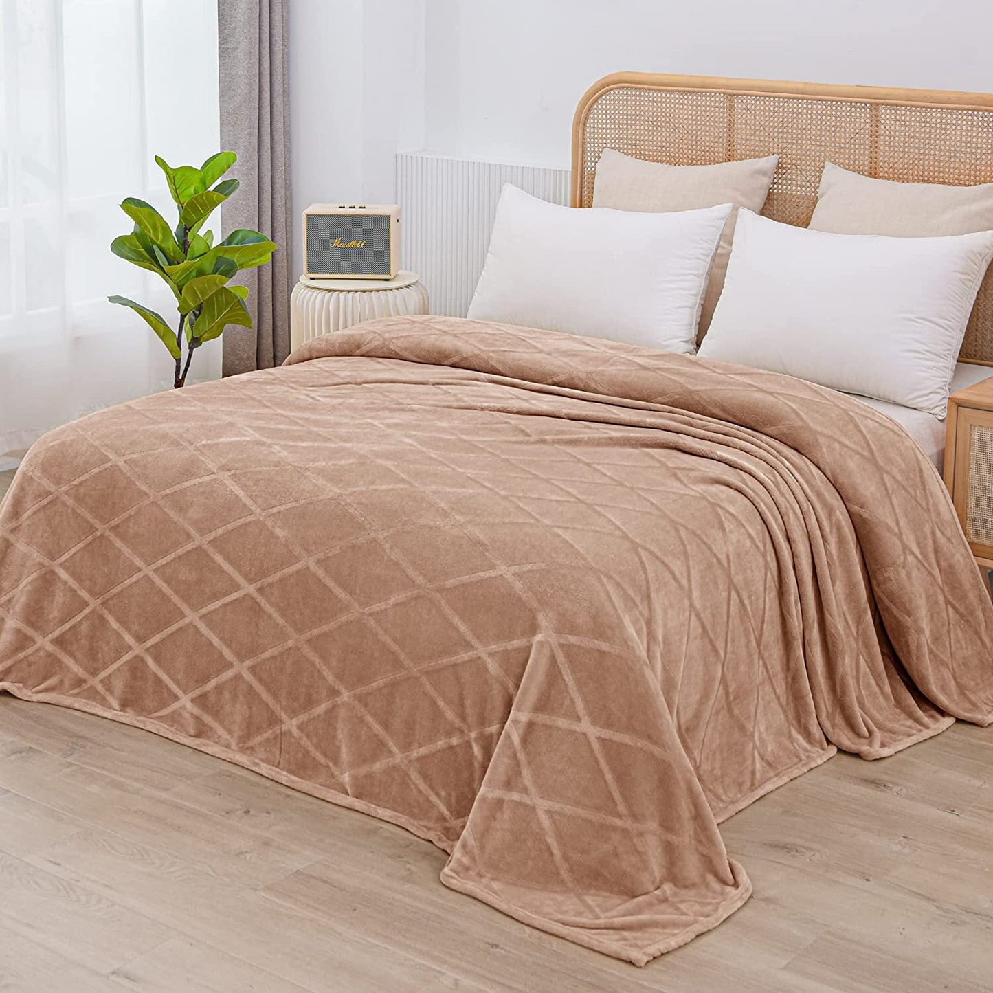 Exclusivo Mezcla Queen Size Flannel Fleece Blanket, 90x90 Inches Soft Diamond Geometry Pattern Velvet Plush Blanket for Bed, Cozy, Warm, Lightweight and Decorative Camel Blanket