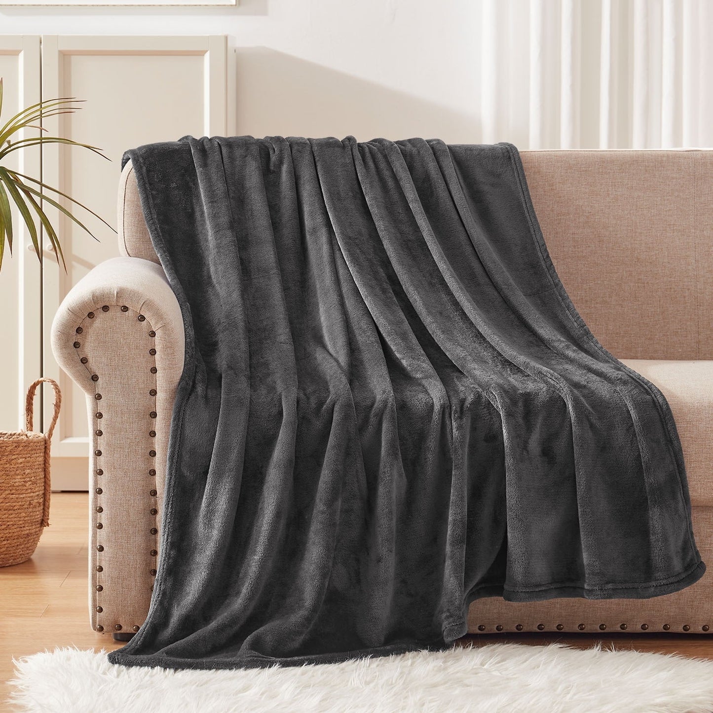 Exclusivo Mezcla Fleece Throw Blanket for Couch/Sofa/Bed,Plush Soft Blankets and Throws,Lightweight and Cozy-50" x 60" ( Grey )
